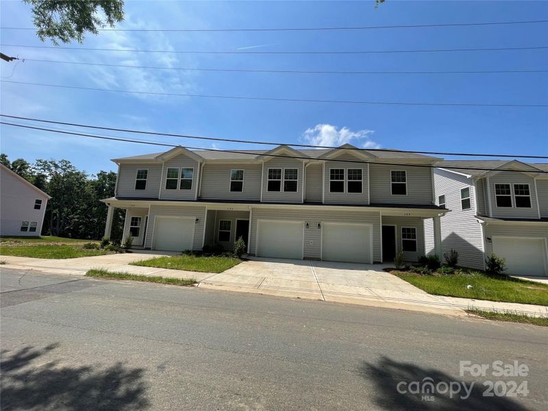 Left-hand end-unit townhome