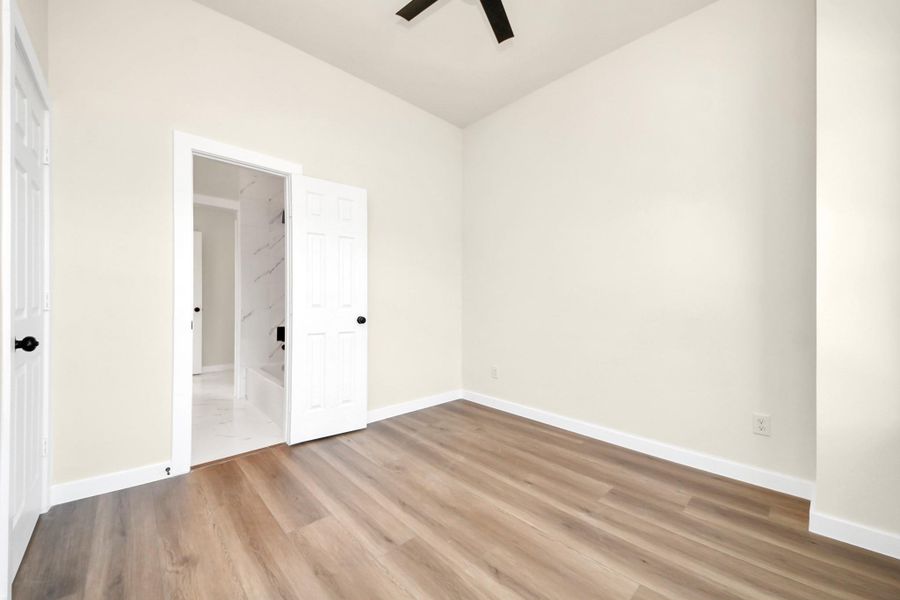 Spacious, unfurnished interior of a new home in , Houston (Image 15).