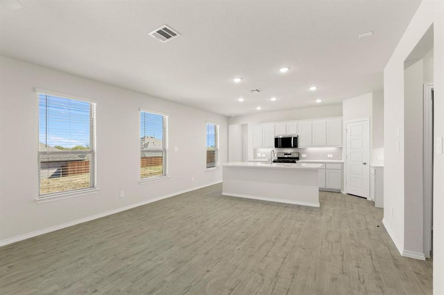 08. 2508 Breakaway - Dining