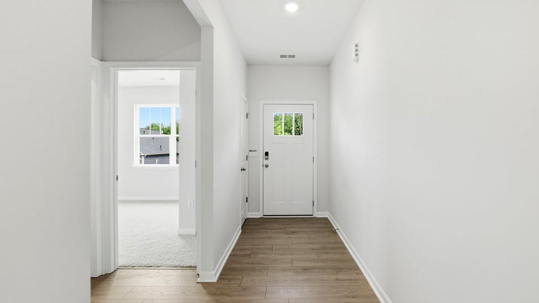 Spacious, unfurnished interior of a new home in Sherwood Gardens, Landrum (Image 15).