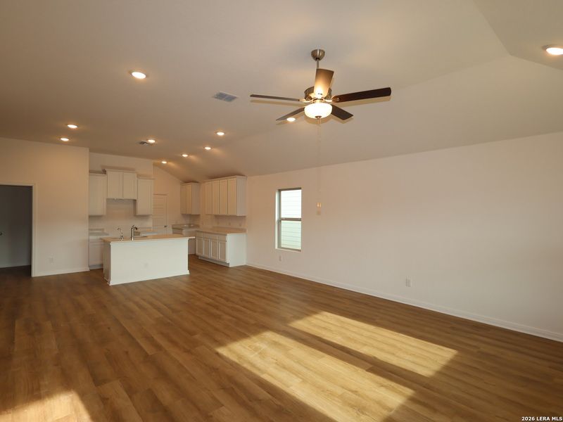 Spacious, unfurnished interior of a new home in Agave, San Antonio (Image 16).