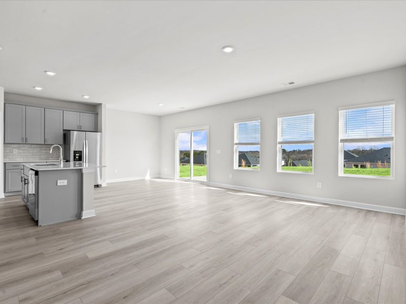 Spacious, unfurnished interior of a new home in Brayfield Manor - Signature Collection, Wellford (Image 11).