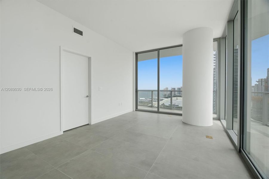 Spacious, unfurnished interior of a new home in , Miami (Image 23).