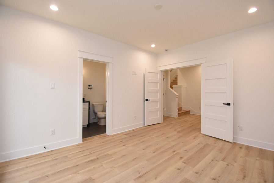 Spacious, unfurnished interior of a new home in , Houston (Image 19).