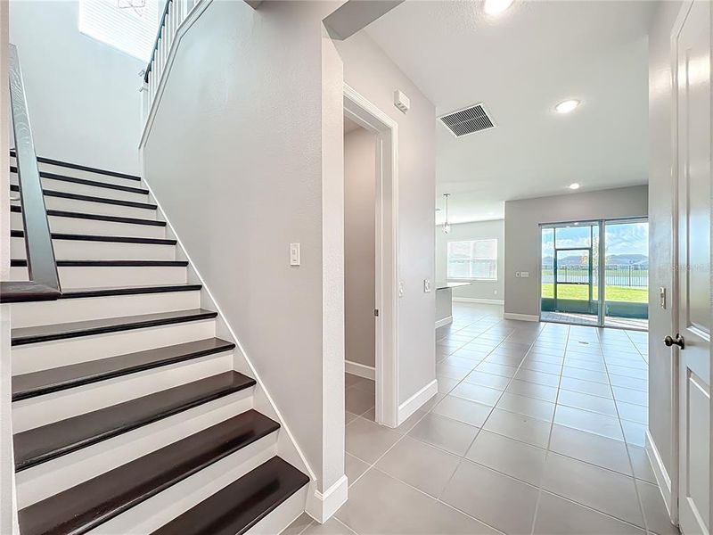 Spacious, unfurnished interior of a new home in , Winter Garden (Image 25).