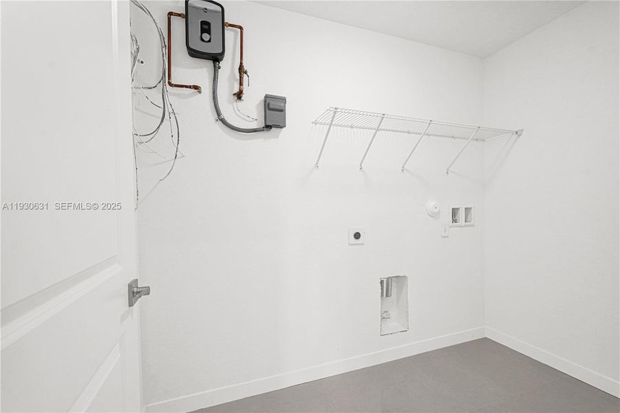 Spacious, unfurnished interior of a new home in , Miami (Image 62).