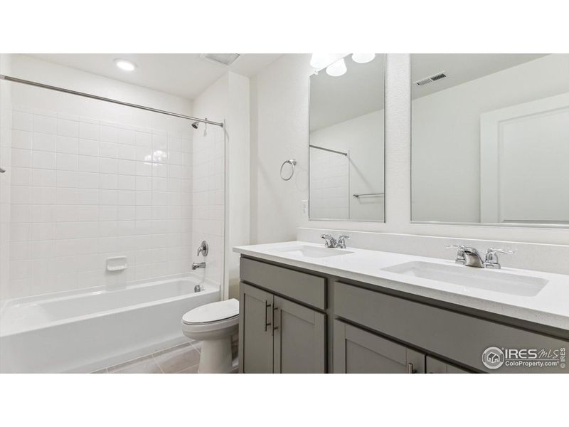 Furnished interior view inside a new home in Vantage, Berthoud (Image 4).