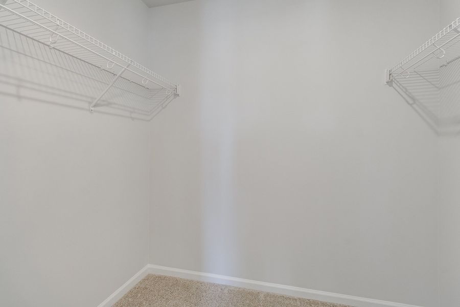 Spacious, unfurnished interior of a new home in Astoria, Columbia (Image 25).