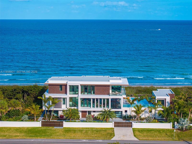 Condo located in Fort Pierce, FL showcasing its design and architecture (Image 40).