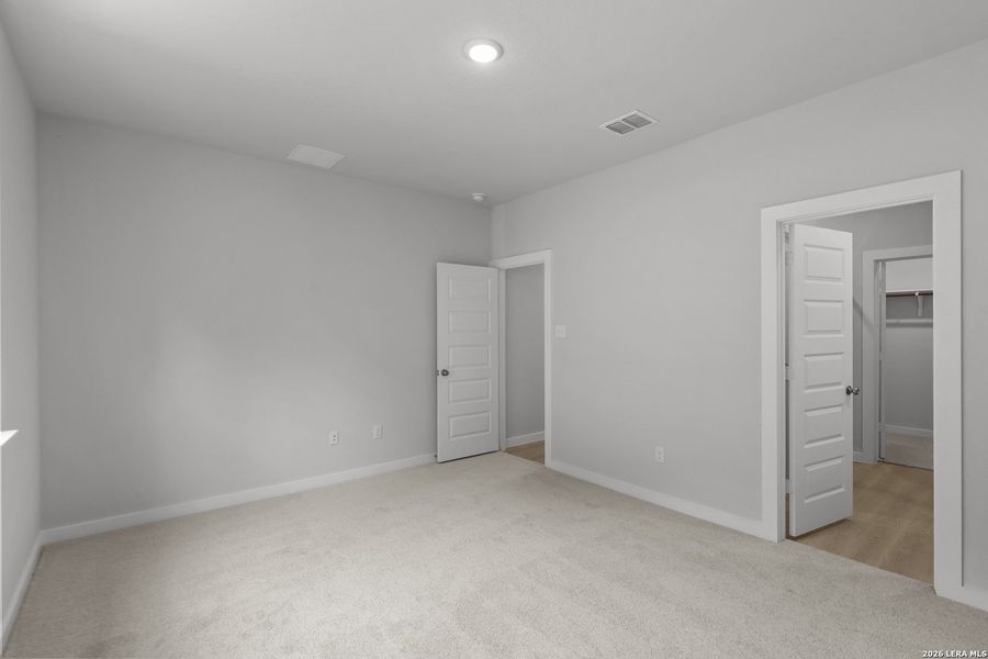 Spacious, unfurnished interior of a new home in Rosemont Hill, San Antonio (Image 30).