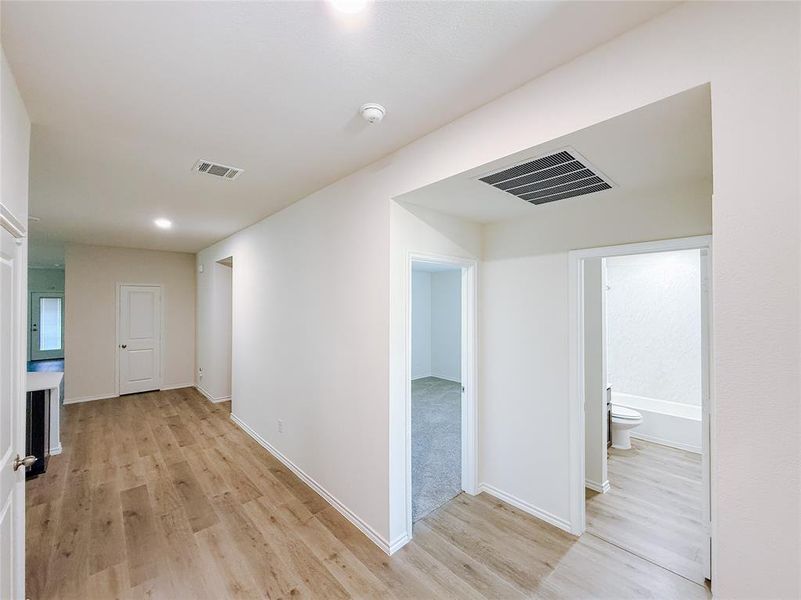 Spacious, unfurnished interior of a new home in Stonehaven, Caddo Mills (Image 11).