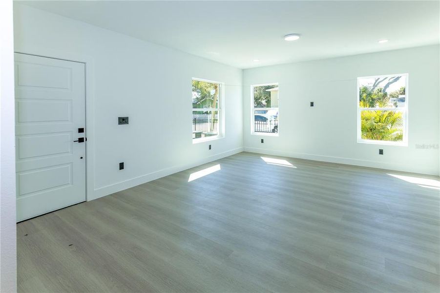 Spacious, unfurnished interior of a new home in , St. Petersburg (Image 45). Spacious, unfurnished interior of a new home in , St. Petersburg (Image 45).