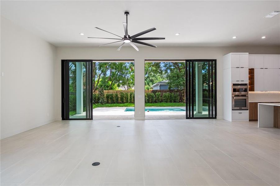 Spacious, unfurnished interior of a new home in , Orlando (Image 42).
