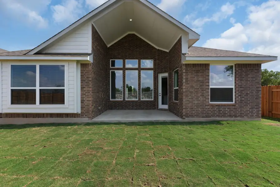 Exterior details and patio area of a home in University Heights, Round Rock (Image 3). Exterior details and patio area of a home in University Heights, Round Rock (Image 3).
