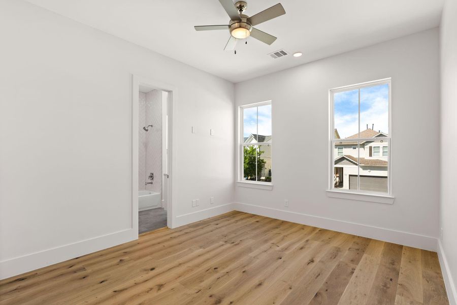 Spacious, unfurnished interior of a new home in , Houston (Image 15).