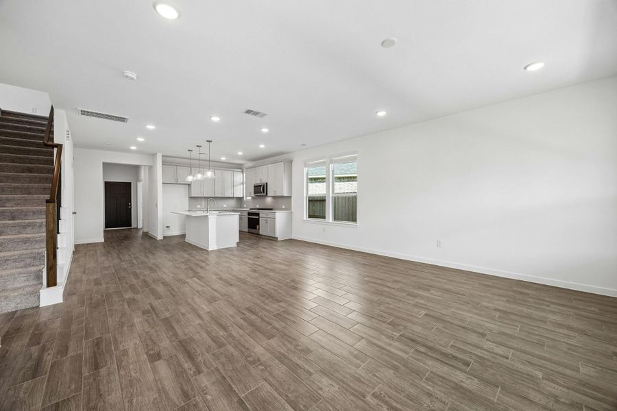 Spacious, unfurnished interior of a new home in Mavera, Conroe (Image 28).