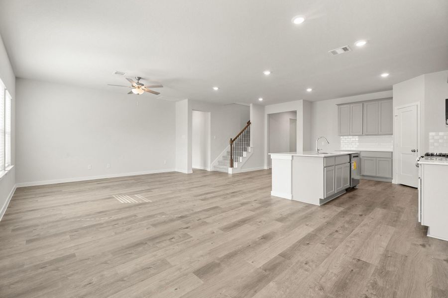 Spacious, unfurnished interior of a new home in Trails at Woodhaven, La Marque (Image 17).