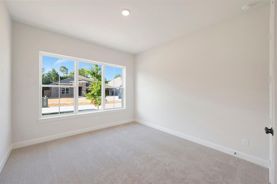 Large 2ndary bedroom at 1st floor with ensuite bath