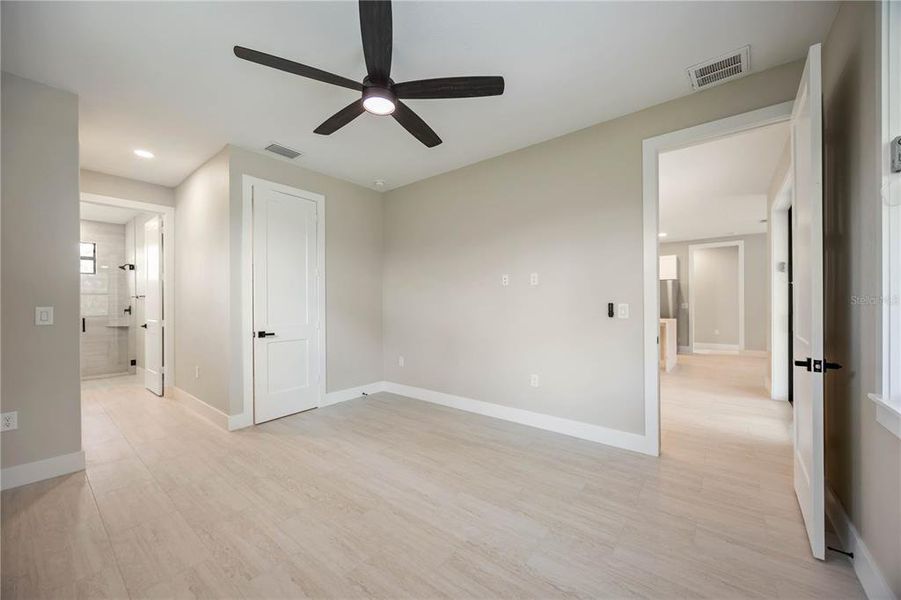Spacious, unfurnished interior of a new home in , Port Charlotte (Image 16).