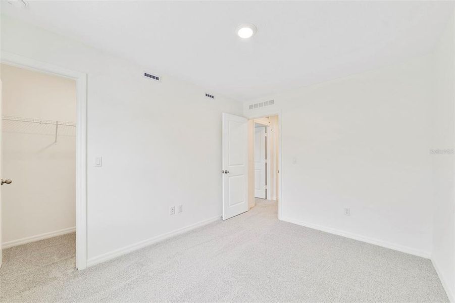 Spacious, unfurnished interior of a new home in Towns at Greenleaf, Oviedo (Image 23).
