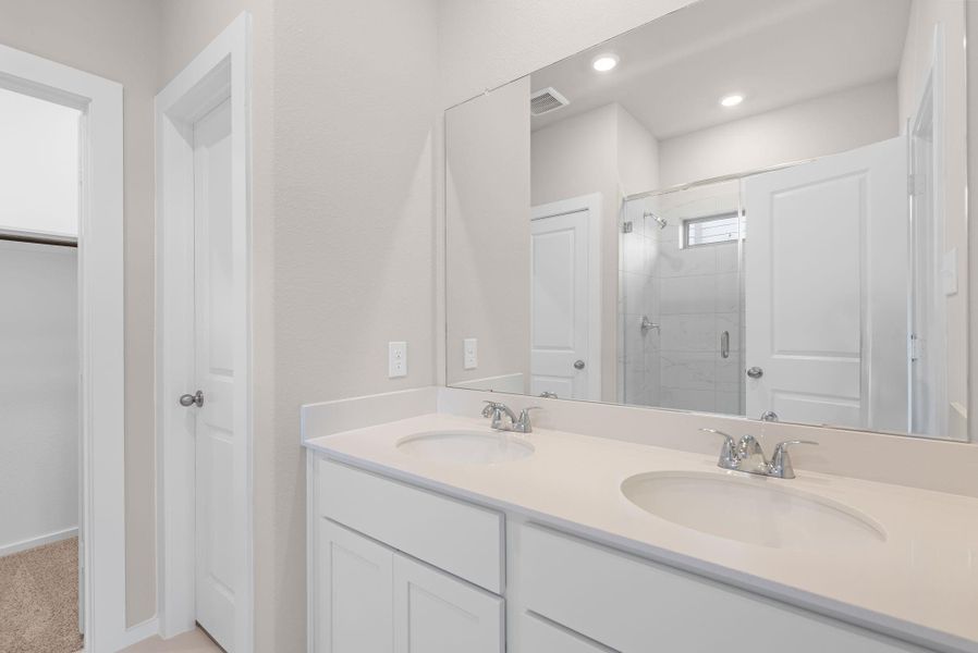 Furnished interior view inside a new home in Laurel Landing, Alvin (Image 10).