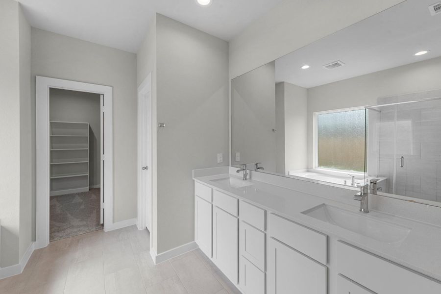 Furnished interior view inside a new home in Briarwood Crossing, Rosenberg (Image 9).