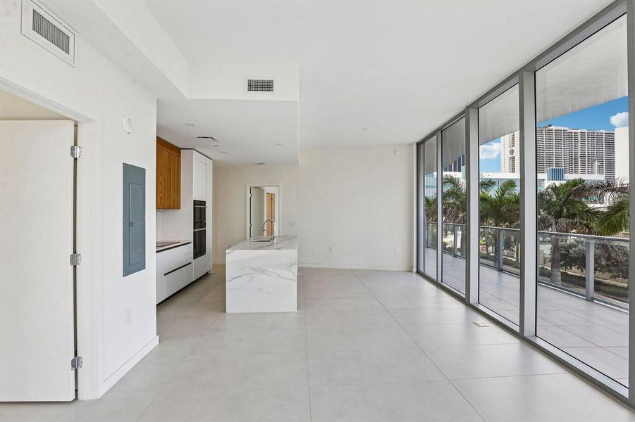 16-web-or-mls-Biscayne Blvd 201-S0409-01