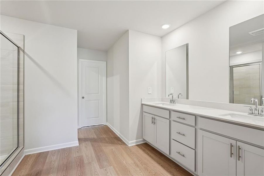 Furnished interior view inside a new home in Ivey Township, Dallas (Image 21).