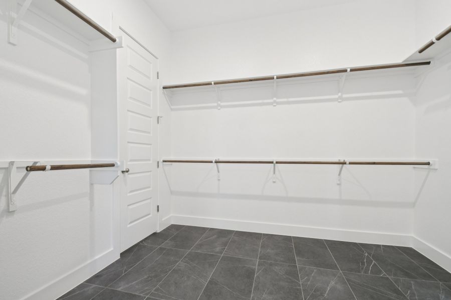 Spacious, unfurnished interior of a new home in Persimmon, Buda (Image 21).