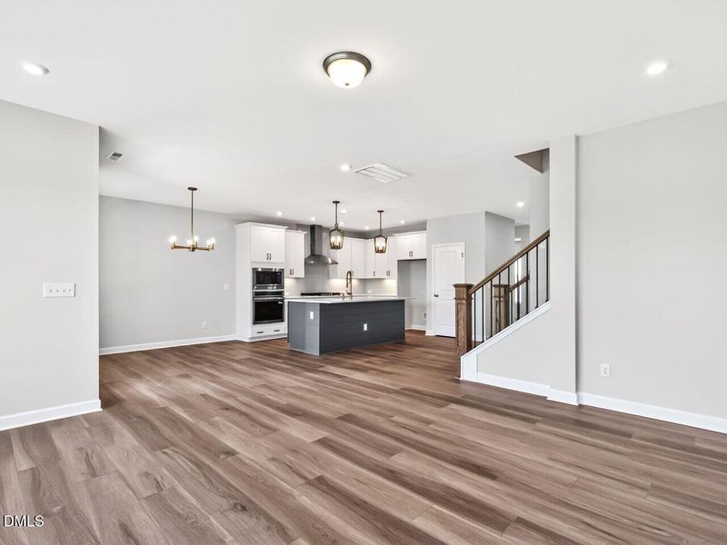 012-1280x960-living-room