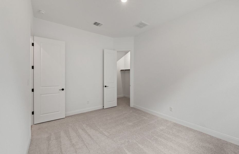 Spacious, unfurnished interior of a new home in Bluffview Reserve, Leander (Image 48).