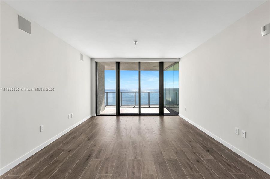 Spacious, unfurnished interior of a new home in , Pompano Beach (Image 62).