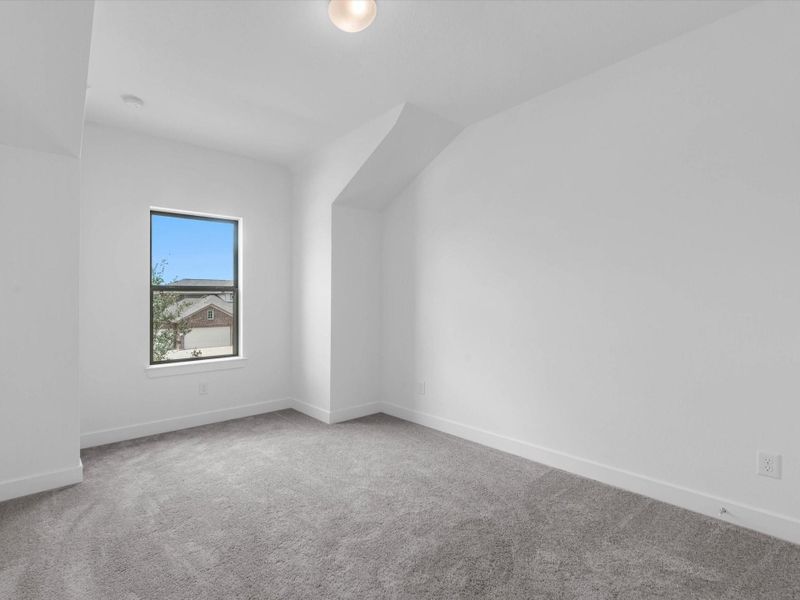 Spacious, unfurnished interior of a new home in Lago Mar, Texas City (Image 14).