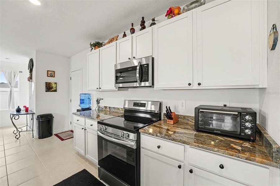 Furnished interior view inside a new home in Peace Creek Reserve, Winter Haven (Image 8).