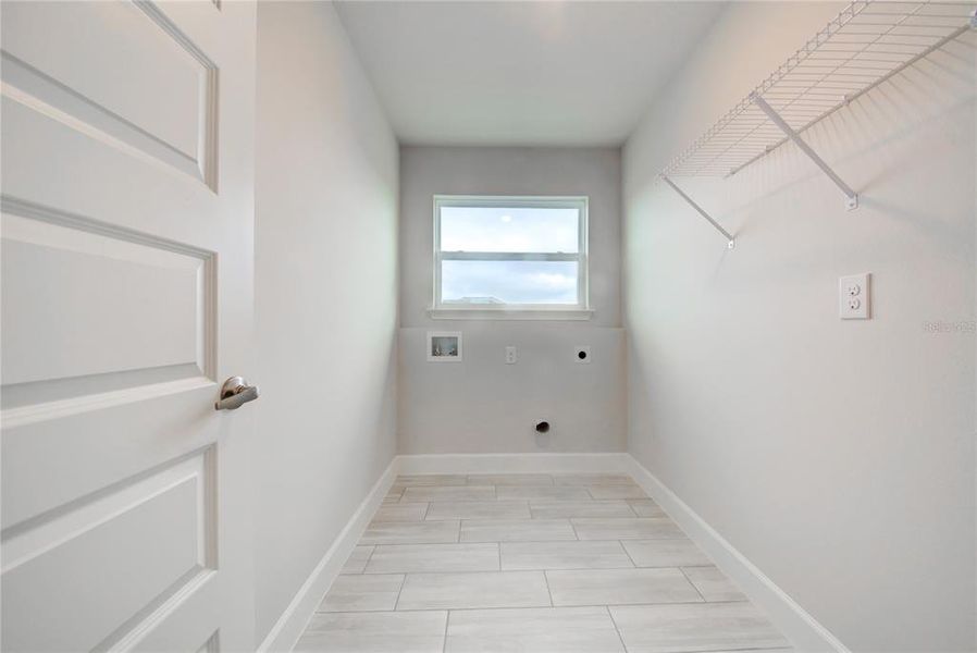 Spacious, unfurnished interior of a new home in Aviary at Rutland Ranch, Parrish (Image 11).