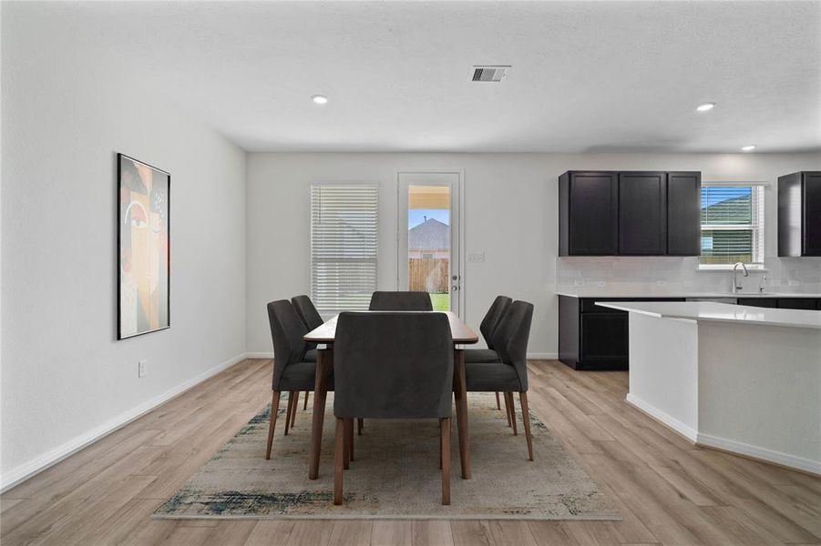 The open concept family room, dining and kitchen makes for a great way to keep the party going and never miss a beat! Gather the family together in good conversation while preparing a fabulous meal in these breathtaking areas.