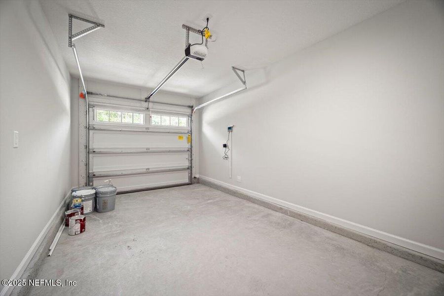Spacious, unfurnished interior of a new home in , Jacksonville (Image 27).