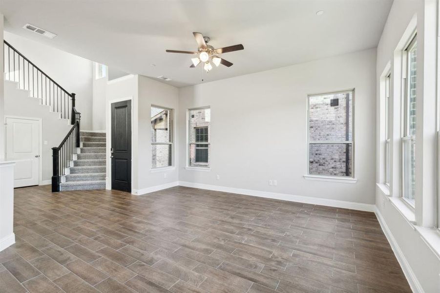 Spacious, unfurnished interior of a new home in Villas of Middleton, Plano (Image 9).