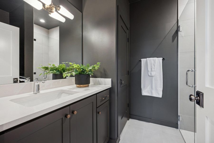 Secondary Bathroom with Ensuite Bathroom.