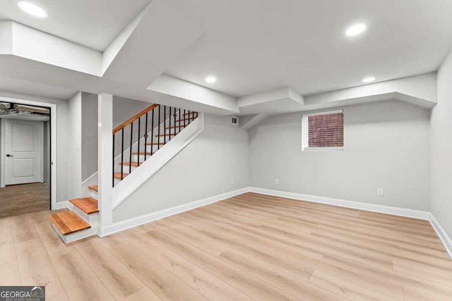 Spacious, unfurnished interior of a new home in , Atlanta (Image 24).