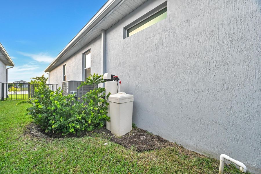 Exterior details and patio area of a home in Tradition - Cadence, Port St. Lucie (Image 35).