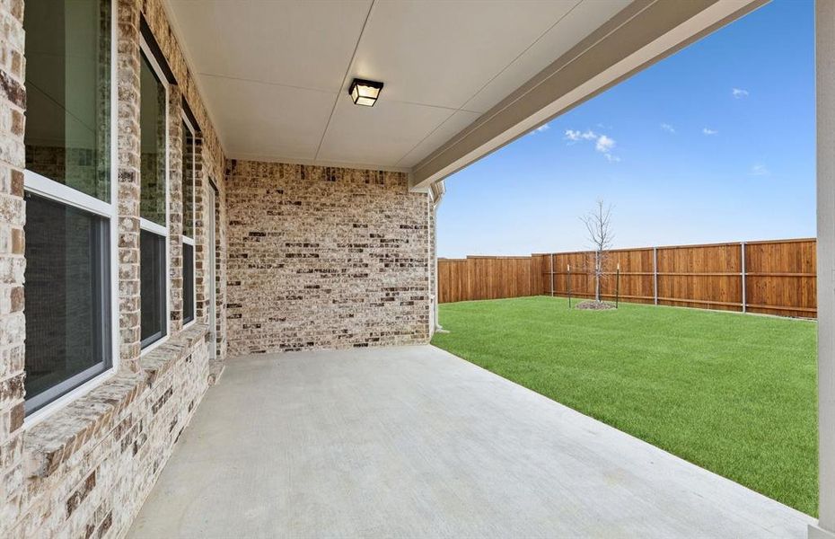 Spacious covered patio