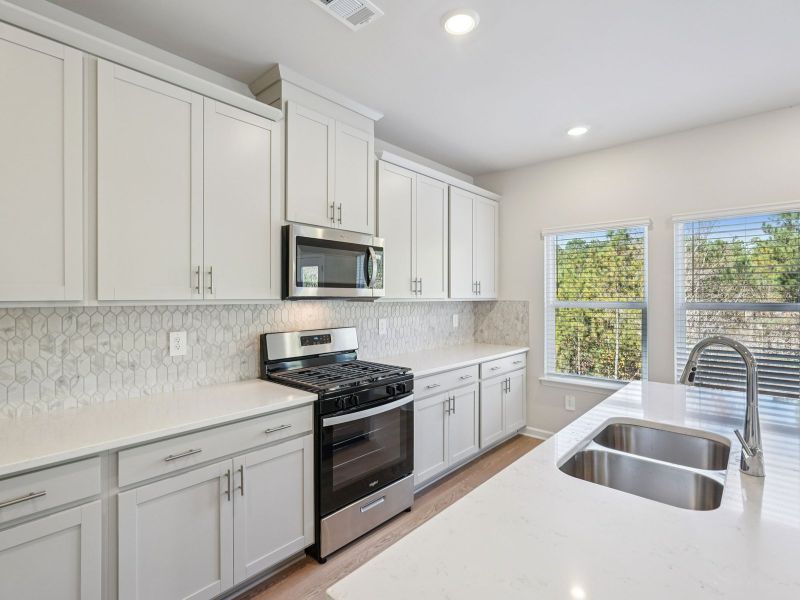 Furnished interior view inside a new home in Ivey Township, Dallas (Image 7).