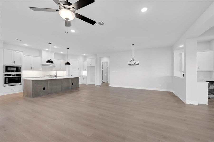 Spacious, unfurnished interior of a new home in Elements at Viridian - Traditional Series, Arlington (Image 26).