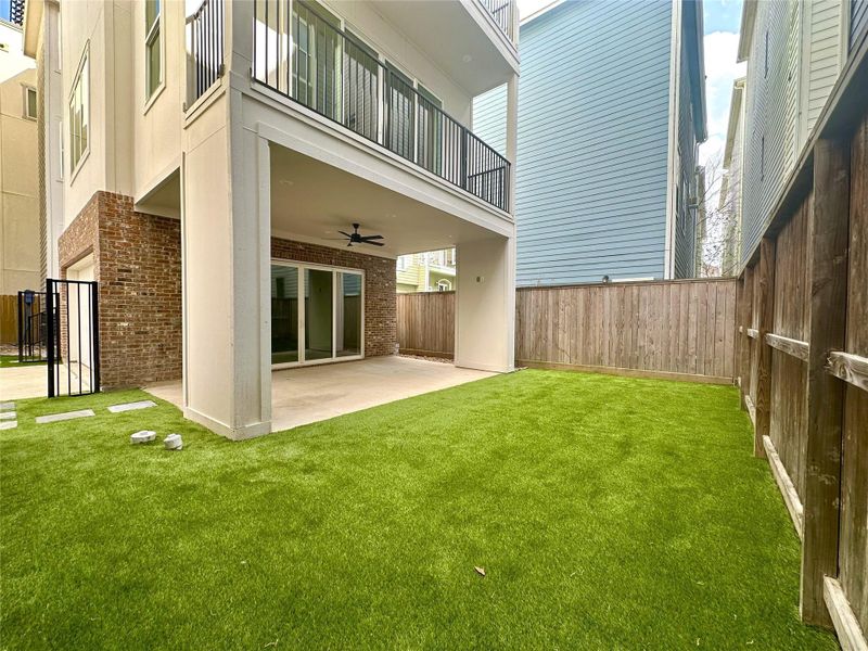 Large pet friendly backyard!