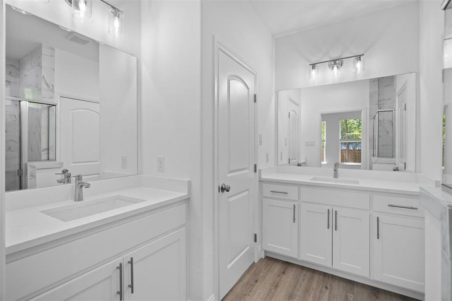 Furnished interior view inside a new home in , Waxahachie (Image 6).