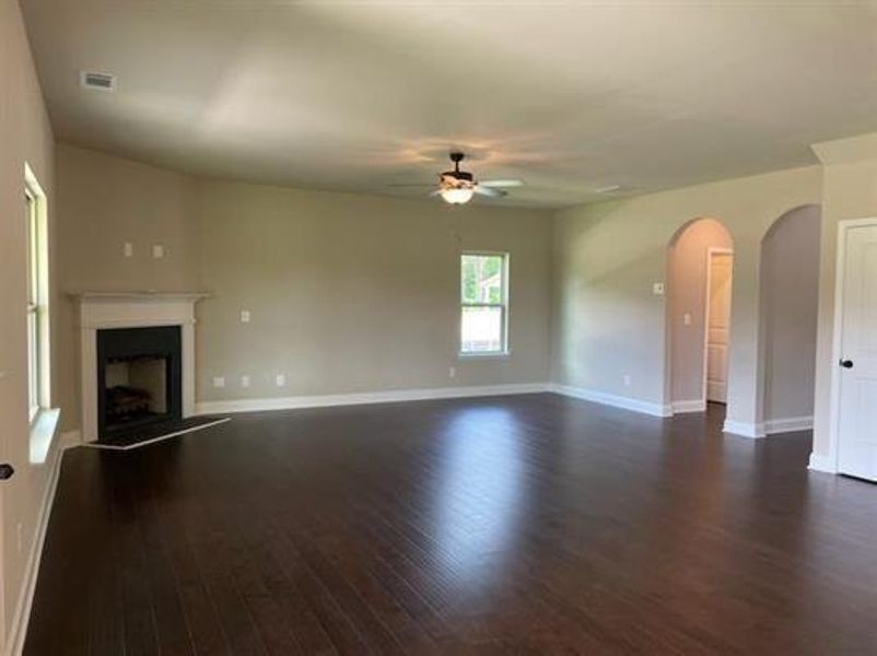 Spacious, unfurnished interior of a new home in , Grayson (Image 13).