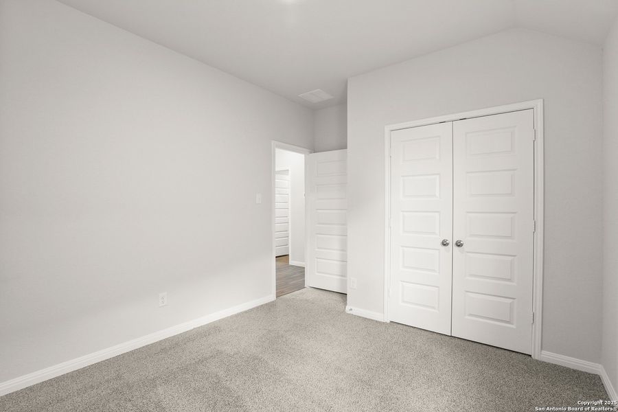 Spacious, unfurnished interior of a new home in Hunters Ranch, San Antonio (Image 22).