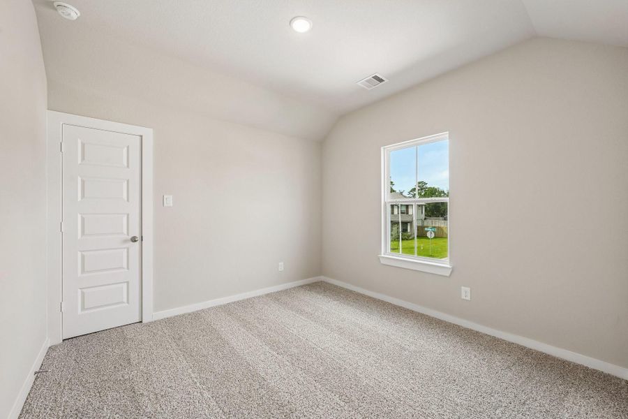 Spacious, unfurnished interior of a new home in Granger Pines, Conroe (Image 17).