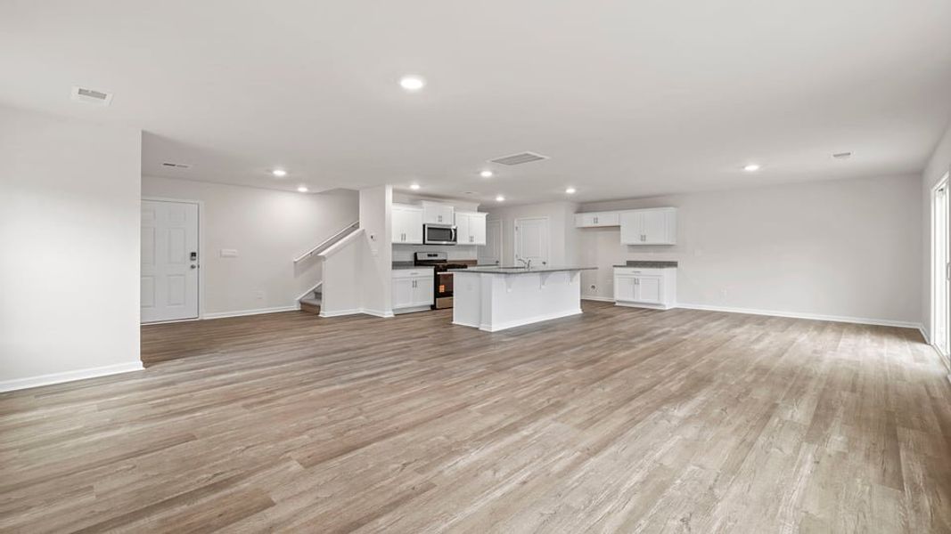 Spacious, unfurnished interior of a new home in Cedar Gap, Fountain Inn (Image 19).
